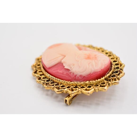 Vintage Cameo Pin Brooch Antiqued Gold Tone Heavy Oval Signed 1980s BinAP - Picture 6 of 12
